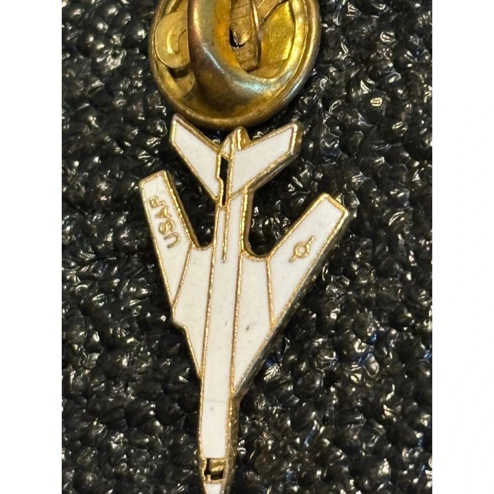 VTG F-100 USAF Military Airplane Pinback Pin Air Force‎ Pilot Lapel Brooch